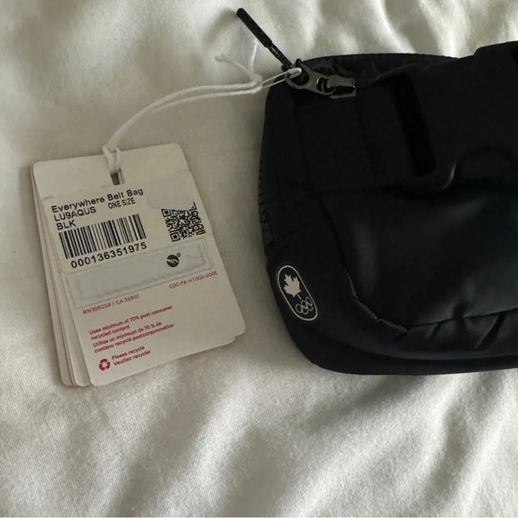 🆕🇨🇦 Lululemon Team Canada Everywhere Belt Bag Black - Picture 6 of 6